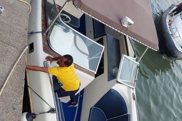 Motor Boat 12 Seater 8 600x400